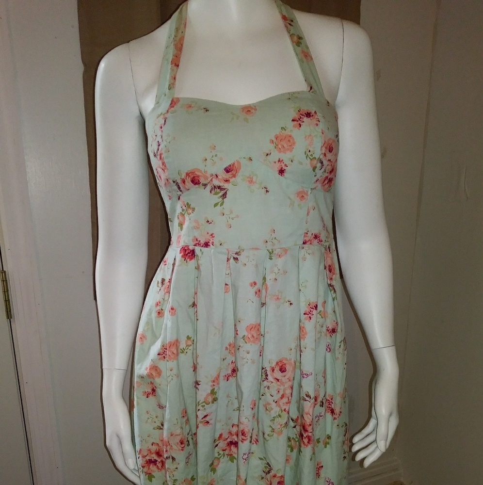 Host Pick 🎉 Floral Dress